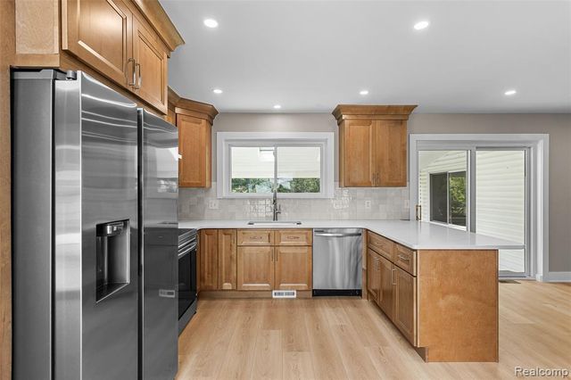 6552 Orion Road, Rochester Hills, MI 48306