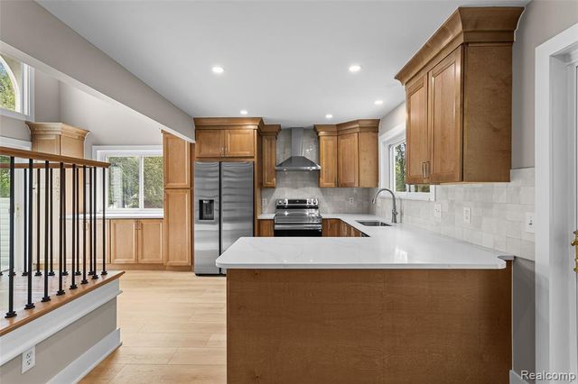 6552 Orion Road, Rochester Hills, MI 48306