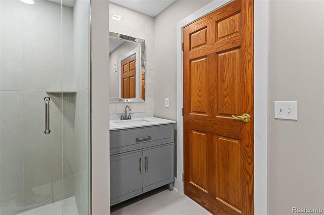 6552 Orion Road, Rochester Hills, MI 48306