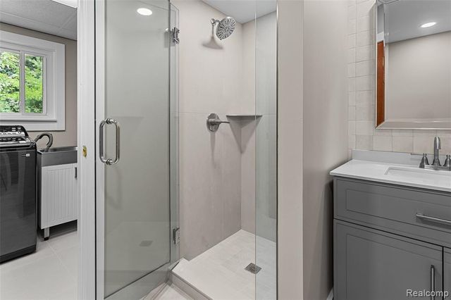 6552 Orion Road, Rochester Hills, MI 48306