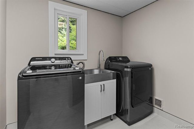 6552 Orion Road, Rochester Hills, MI 48306