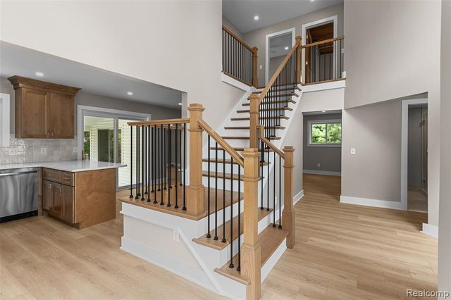 6552 Orion Road, Rochester Hills, MI 48306