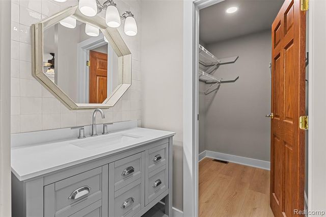 6552 Orion Road, Rochester Hills, MI 48306