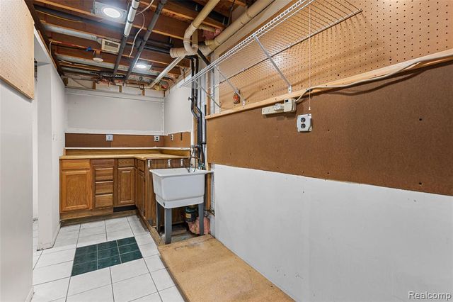 6552 Orion Road, Rochester Hills, MI 48306