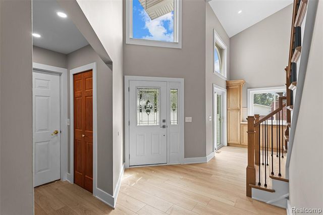 6552 Orion Road, Rochester Hills, MI 48306