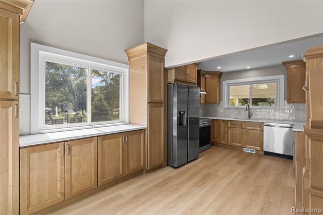 6552 Orion Road, Rochester Hills, MI 48306