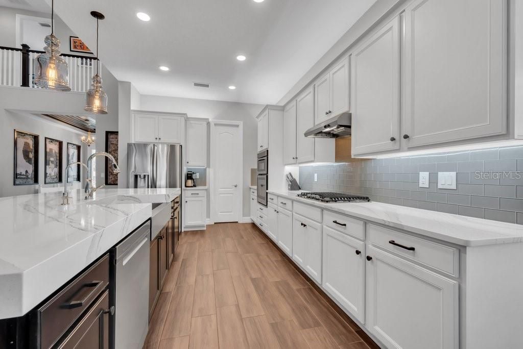 Image 12 of property listing at 14908 BASSINGER LANE, Lithia, FL 33547