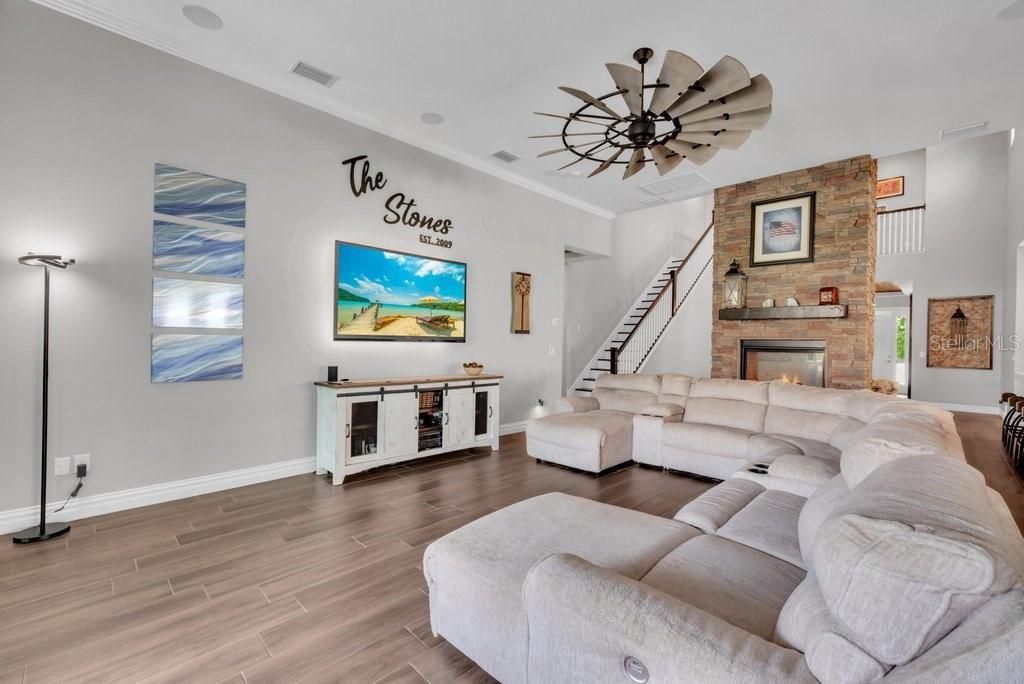 Image 19 of property listing at 14908 BASSINGER LANE, Lithia, FL 33547