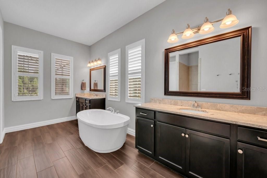 Image 23 of property listing at 14908 BASSINGER LANE, Lithia, FL 33547