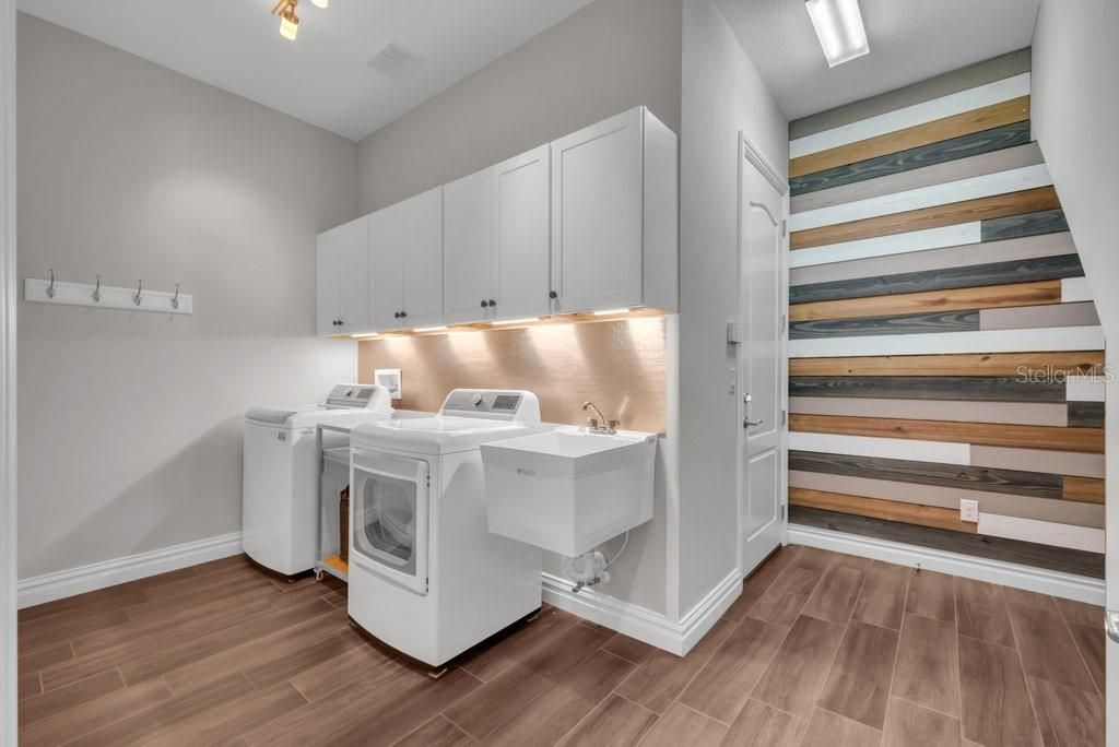 Image 25 of property listing at 14908 BASSINGER LANE, Lithia, FL 33547