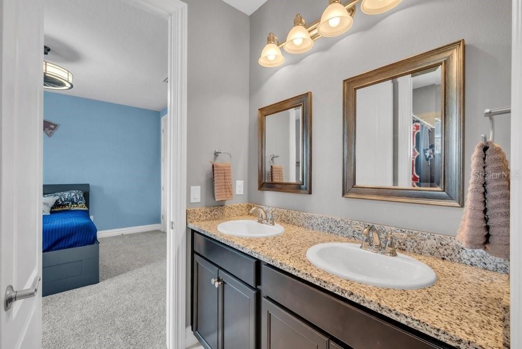 Image 32 of property listing at 14908 BASSINGER LANE, Lithia, FL 33547