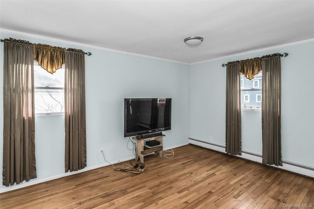 639 N Chicot Avenue, West Islip, NY 11795