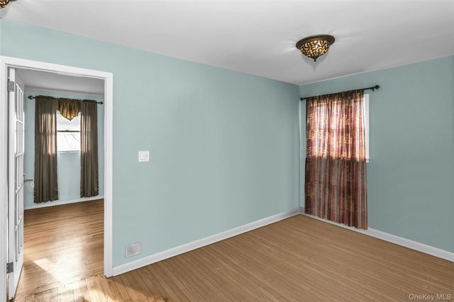 639 N Chicot Avenue, West Islip, NY 11795