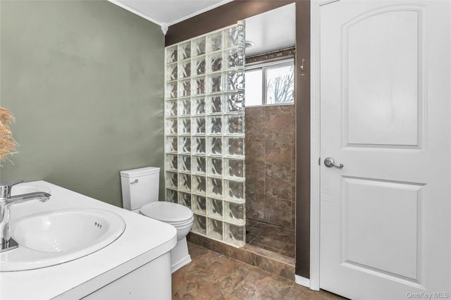 639 N Chicot Avenue, West Islip, NY 11795