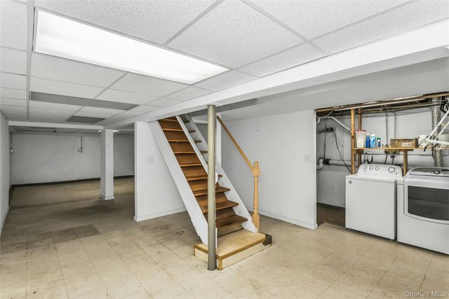 639 N Chicot Avenue, West Islip, NY 11795