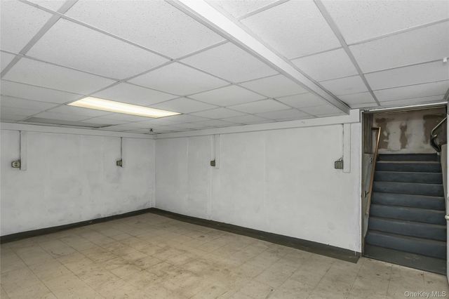 639 N Chicot Avenue, West Islip, NY 11795