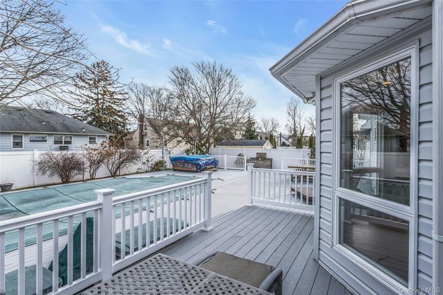 639 N Chicot Avenue, West Islip, NY 11795