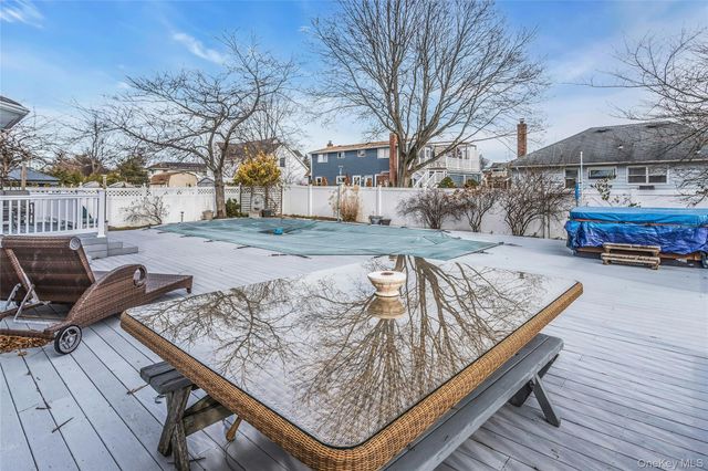 639 N Chicot Avenue, West Islip, NY 11795