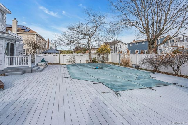 639 N Chicot Avenue, West Islip, NY 11795