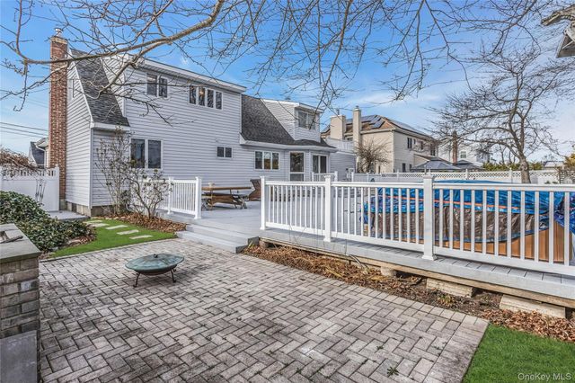 639 N Chicot Avenue, West Islip, NY 11795