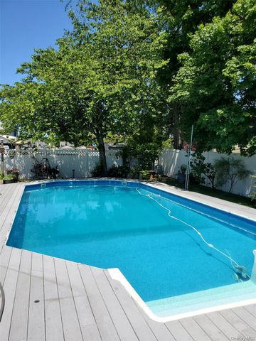 639 N Chicot Avenue, West Islip, NY 11795