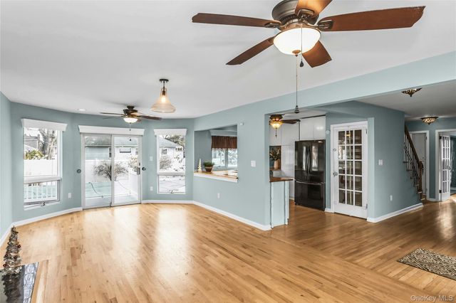 639 N Chicot Avenue, West Islip, NY 11795