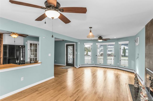 639 N Chicot Avenue, West Islip, NY 11795