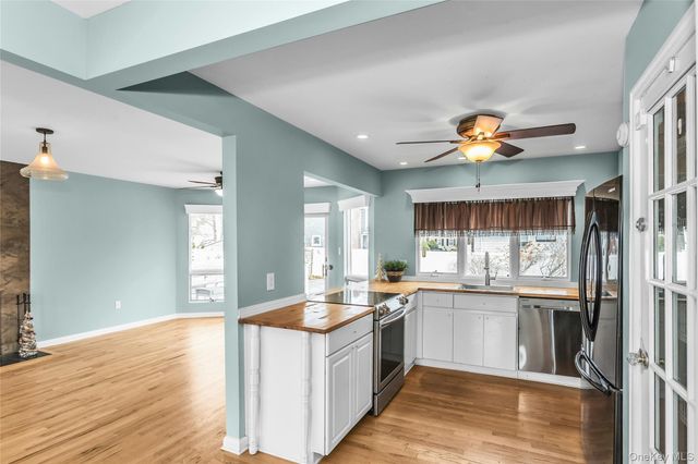 639 N Chicot Avenue, West Islip, NY 11795