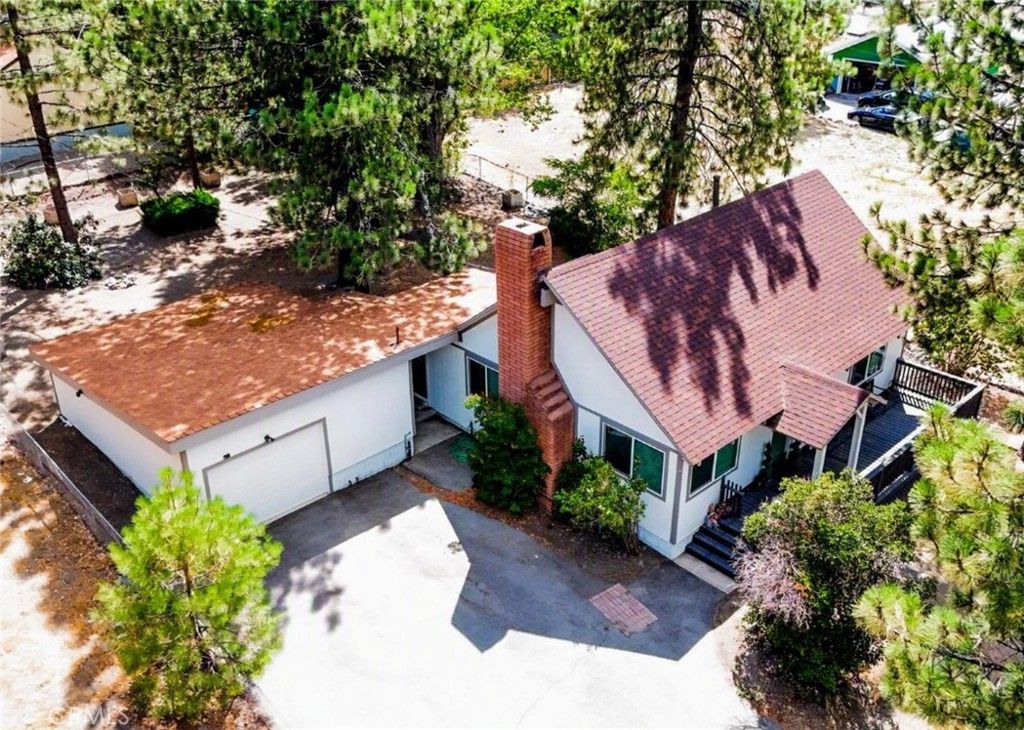 Image 1 of property listing at 1081 Apple, Wrightwood, CA 92397