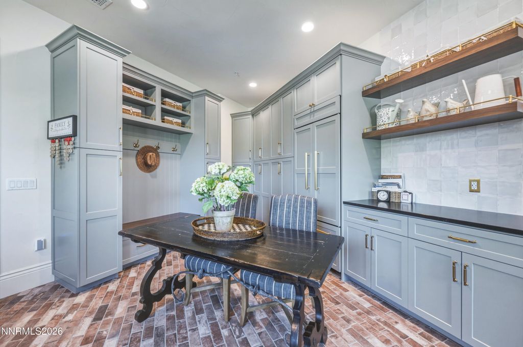 Image 16 of property listing at 101 Greenridge Drive, Reno, NV 89509