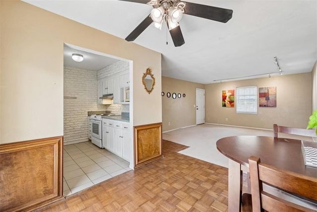 11323 N May Avenue B, Oklahoma City, OK 73120