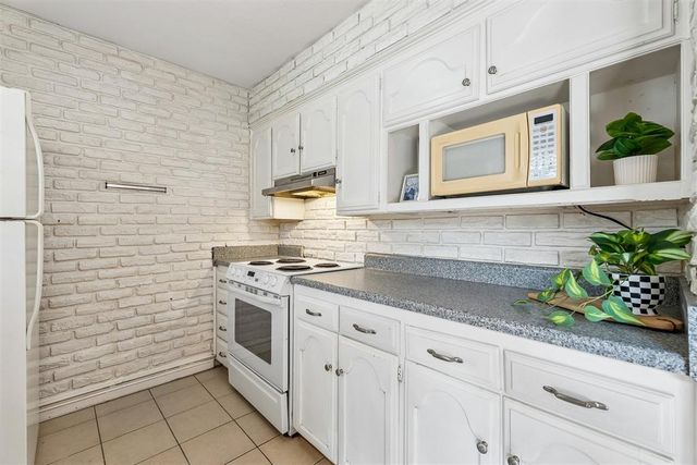 11323 N May Avenue B, Oklahoma City, OK 73120