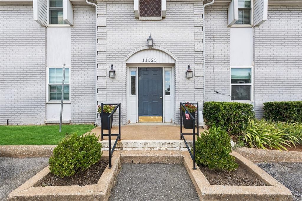 11323 N May Avenue B, Oklahoma City, OK 73120