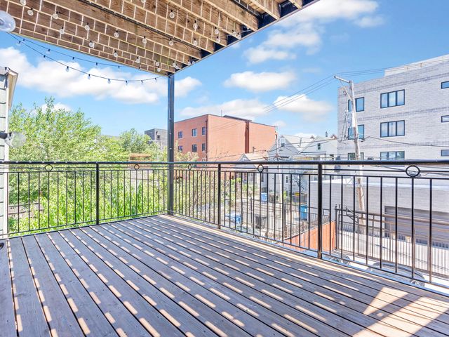 1617 N Artesian Avenue 2N, Chicago, IL 60647