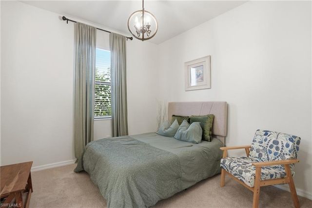 9431 Foxglove LN, Naples, FL 34120