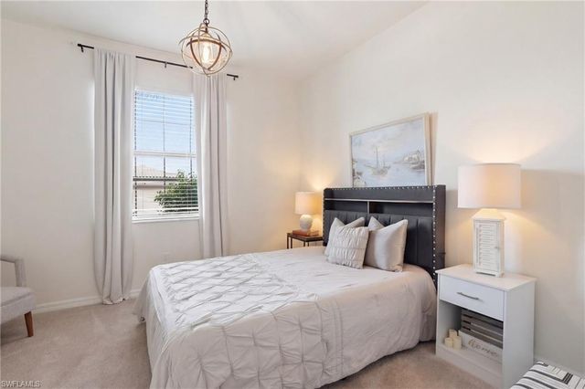 9431 Foxglove LN, Naples, FL 34120