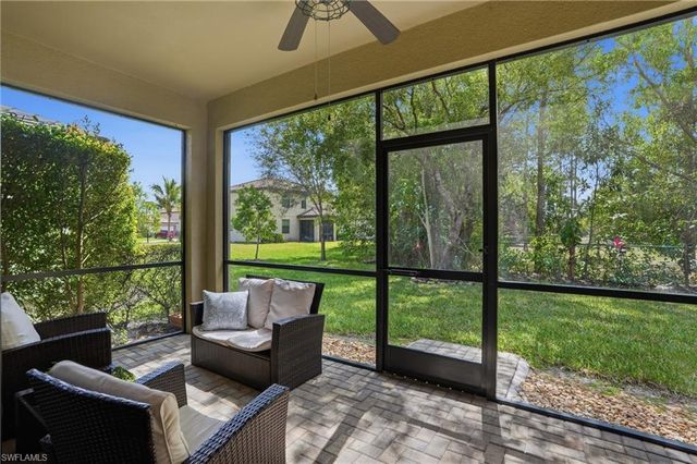 9431 Foxglove LN, Naples, FL 34120