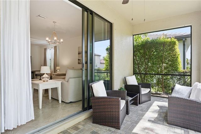 9431 Foxglove LN, Naples, FL 34120