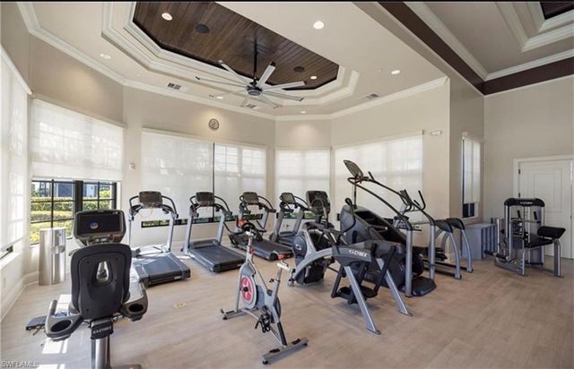 9431 Foxglove LN, Naples, FL 34120