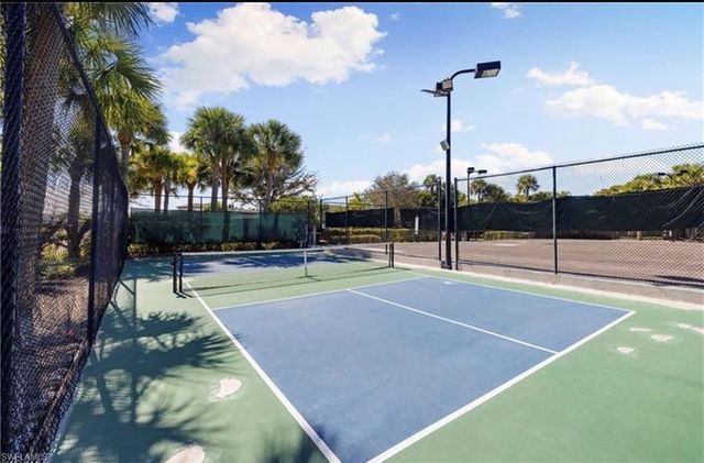 9431 Foxglove LN, Naples, FL 34120