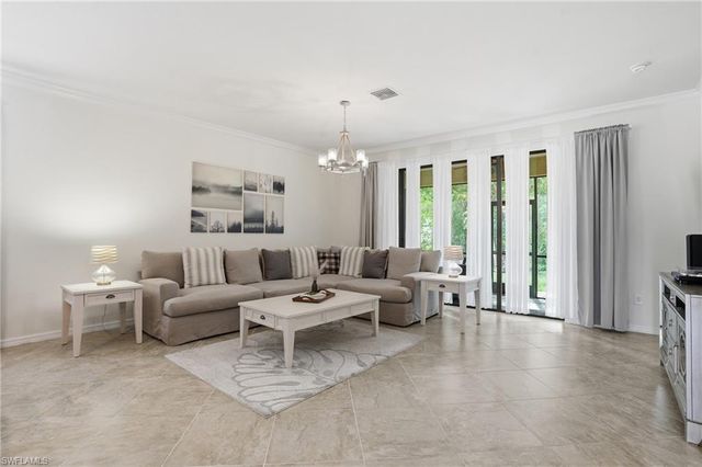 9431 Foxglove LN, Naples, FL 34120