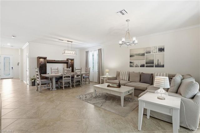 9431 Foxglove LN, Naples, FL 34120