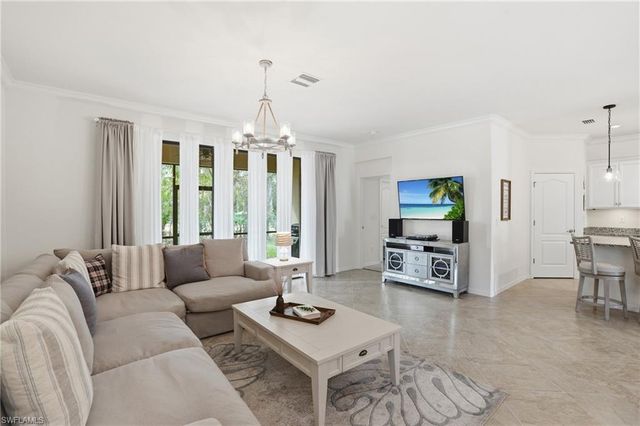 9431 Foxglove LN, Naples, FL 34120