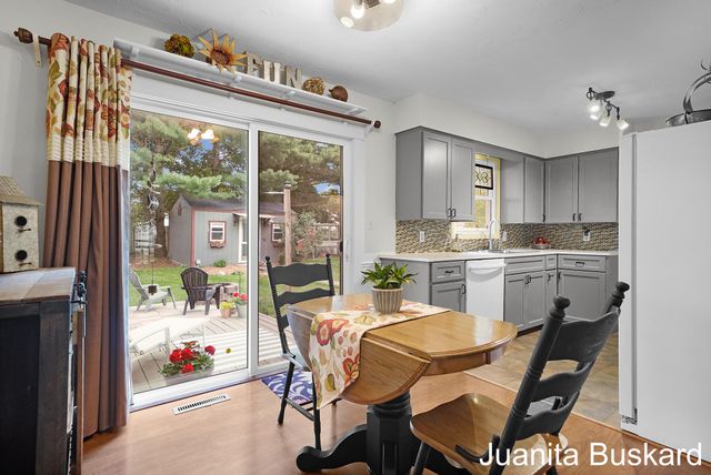 3033 New Holland Street, City Of Hudsonville, MI 49426