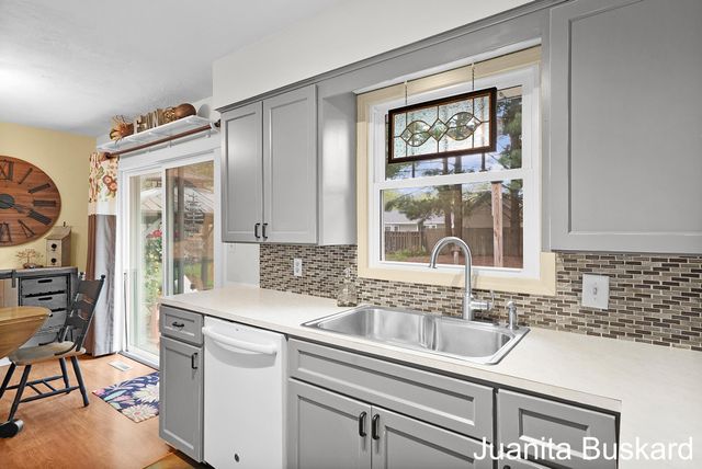 3033 New Holland Street, City Of Hudsonville, MI 49426