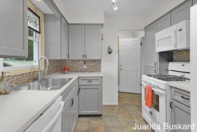 3033 New Holland Street, City Of Hudsonville, MI 49426