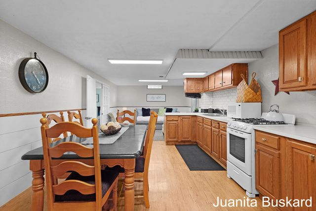 3033 New Holland Street, City Of Hudsonville, MI 49426