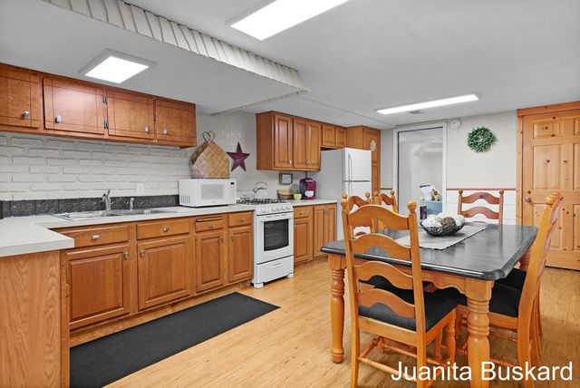 3033 New Holland Street, City Of Hudsonville, MI 49426