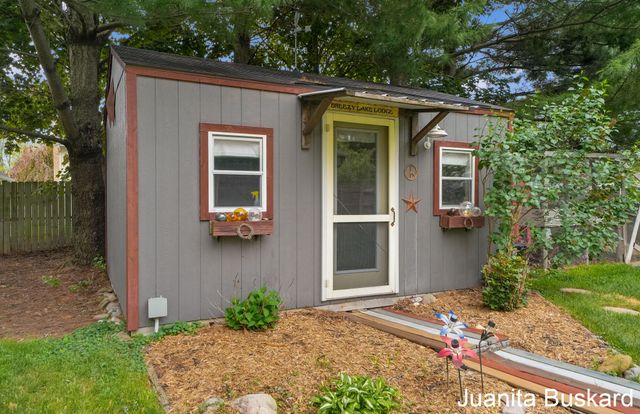 3033 New Holland Street, City Of Hudsonville, MI 49426