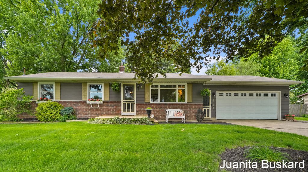3033 New Holland Street, City Of Hudsonville, MI 49426